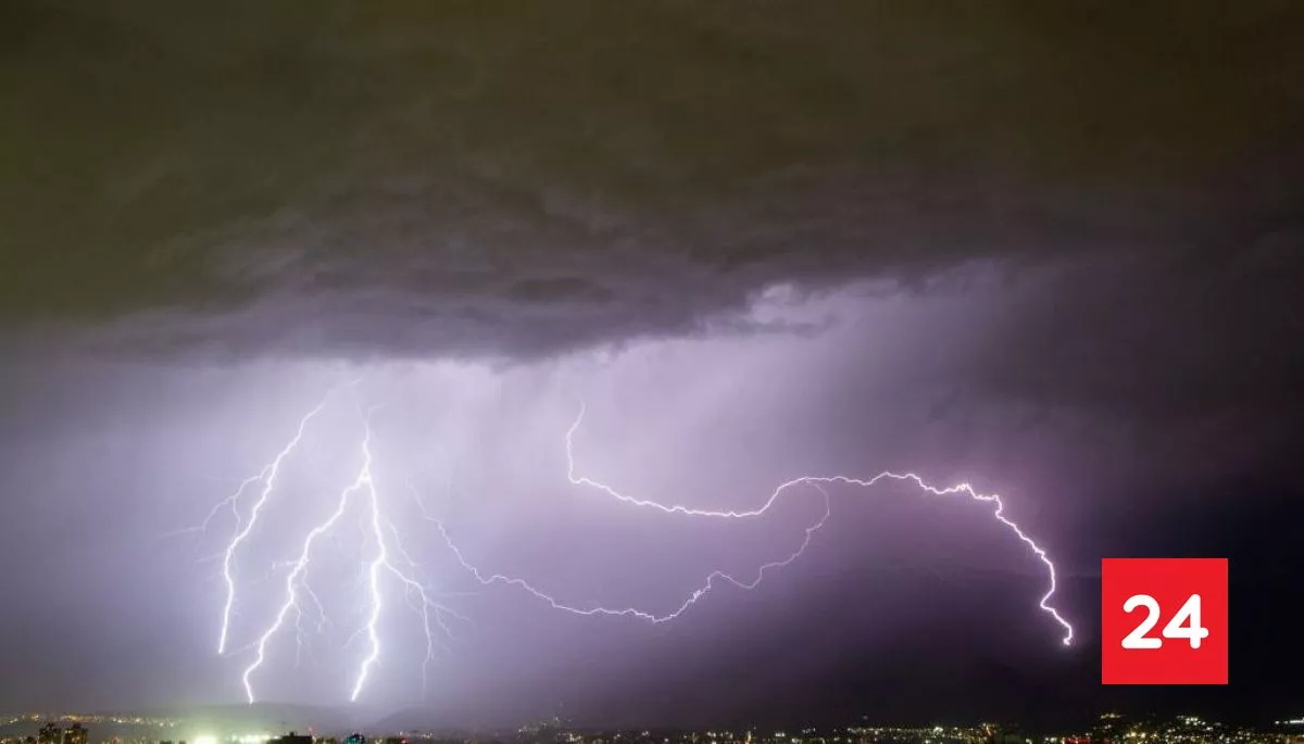 Precipitaciones fuertes en corto periodo y tormentas eléctricas para la RM y 9 regiones: pronóstico fin de semana