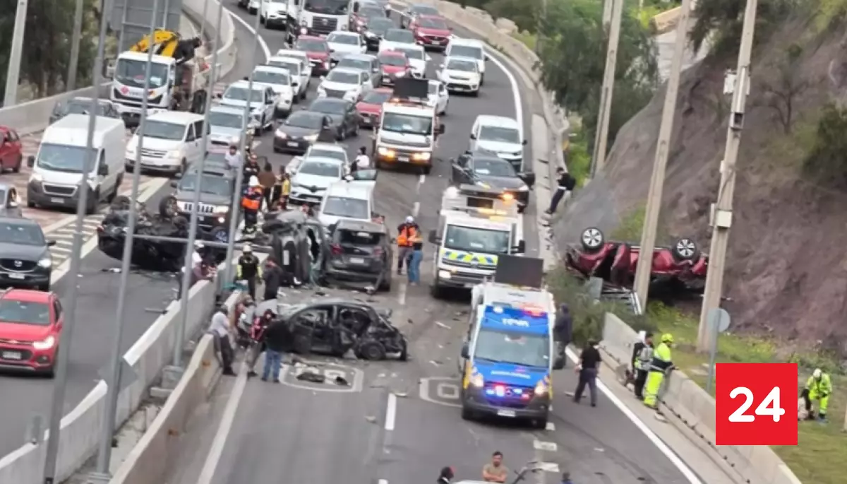 Un muerto y seis heridos deja colisión múltiple en bajada La Pirámide