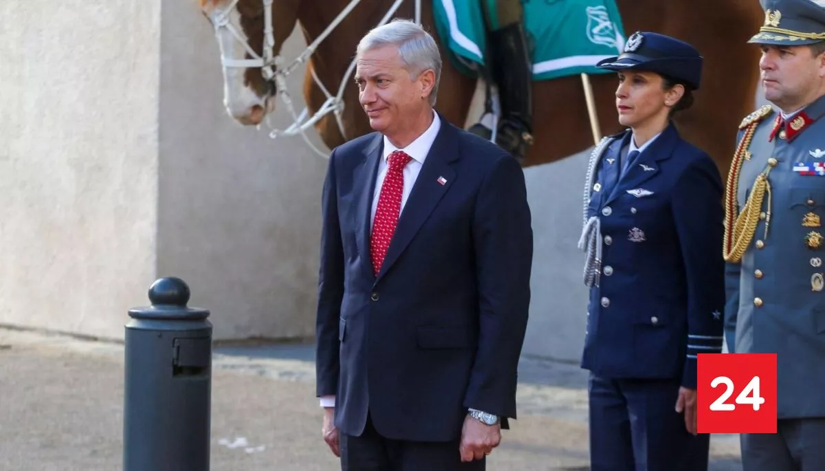 Cadem: Aprobación del Presidente Kast cae a 32% y desaprobación llega al 63%