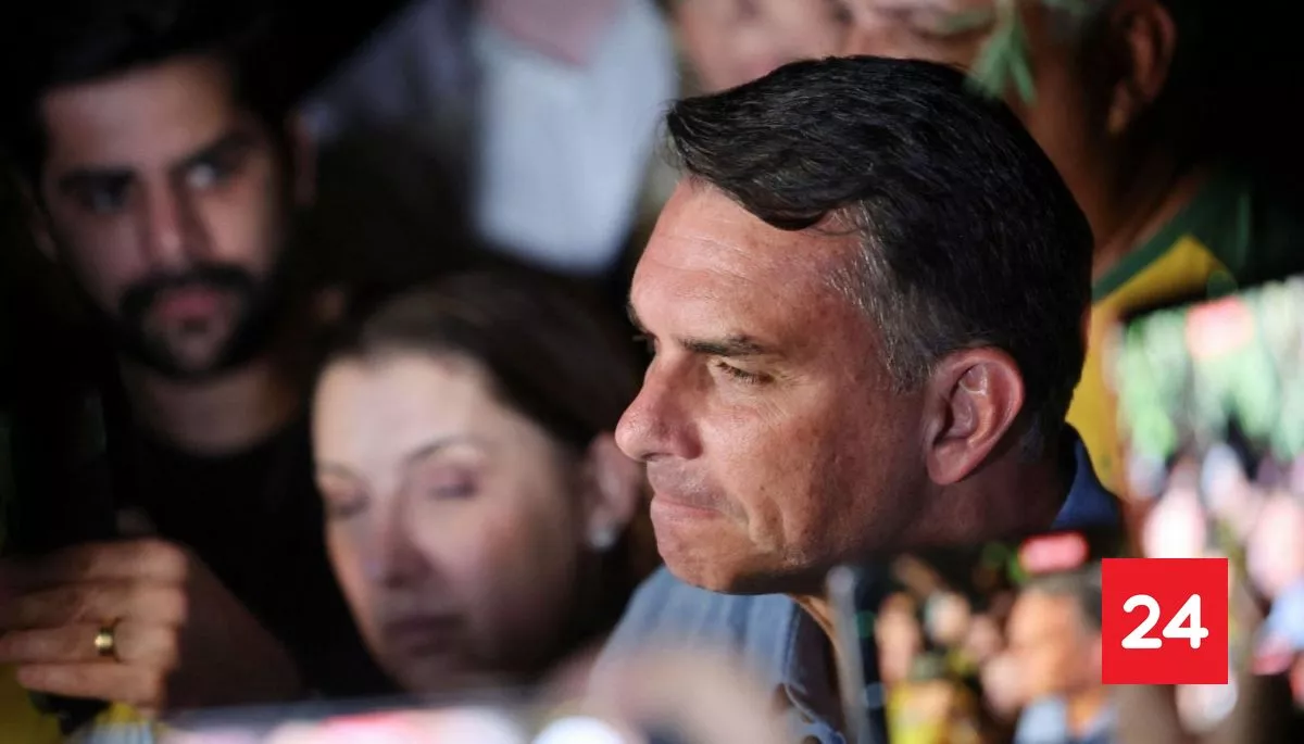 Flávio Bolsonaro gana la primera vuelta con el 47% de los votos y disputará el balotaje contra Lula