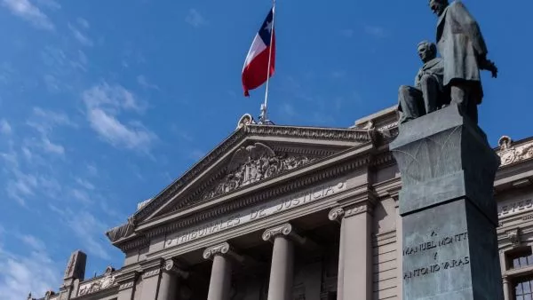 Corte Suprema remueve a 4 jueces por viajar al extranjero con licencia médica