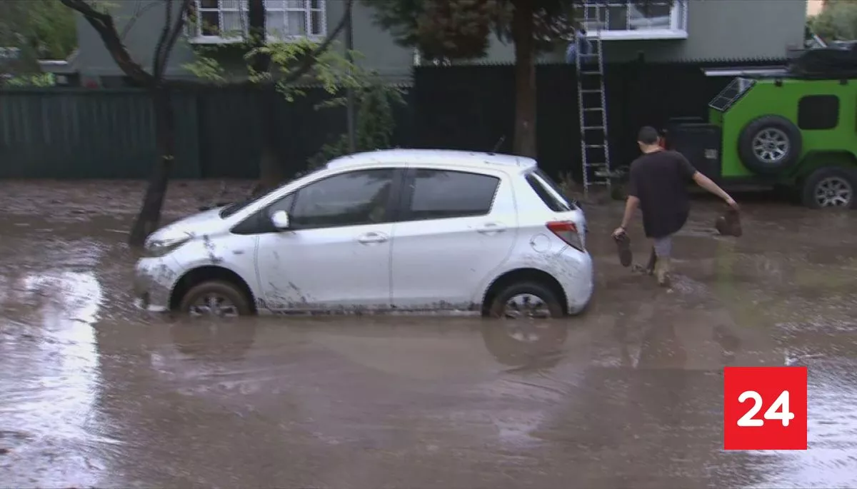 Alerta Roja en 10 comunas de la RM por riesgo de nuevos aluviones tras emergencia en Las Condes