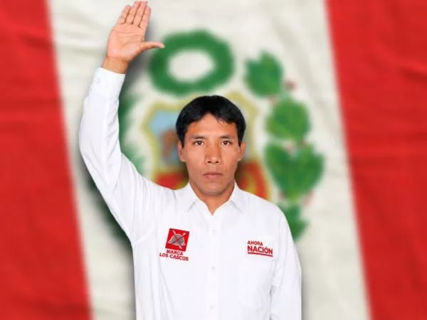 Hitler Mussolini Simeon Flores con la bandera de Perú de fondo