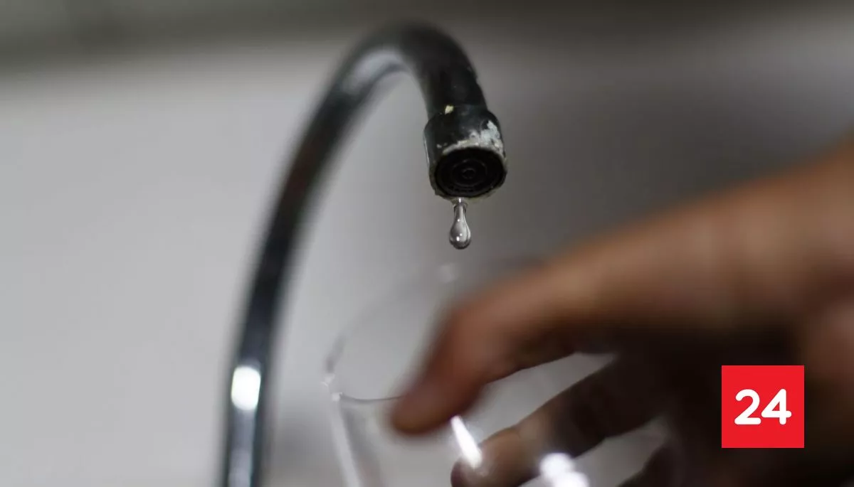 Minsal llama a revisar calidad del agua potable tras aluvión en Las Condes