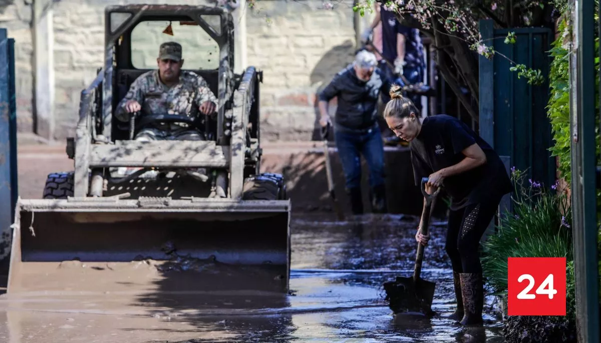 Balance Senapred: aluvión en Las Condes deja 384 damnificados, 56 viviendas destruidas y 1.200 rescatados