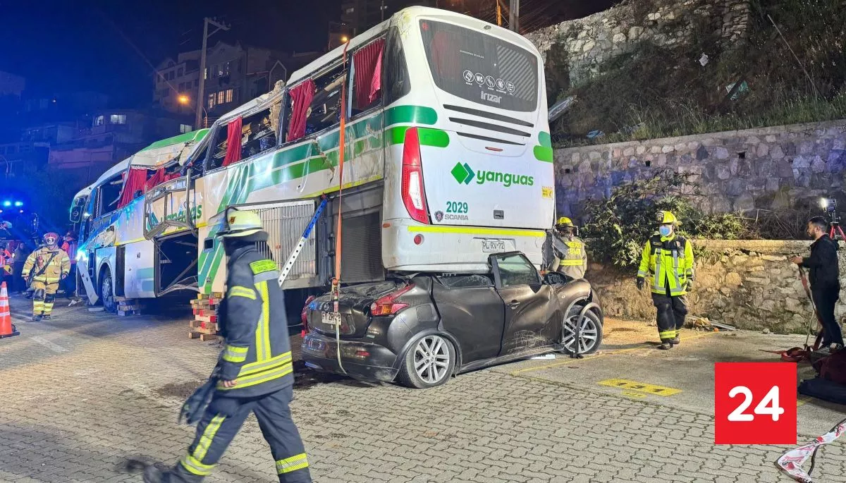 Desbarrancamiento de bus en Valparaíso deja un fallecido y 10 personas con lesiones de gravedad