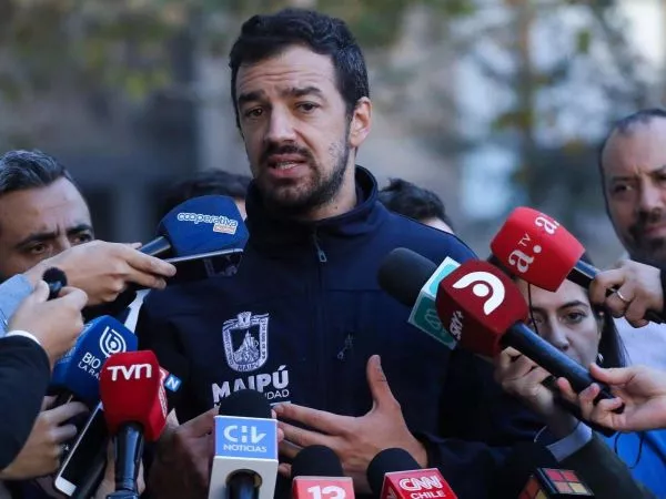 Alcalde Tomás Vodanovic en un punto de prensa