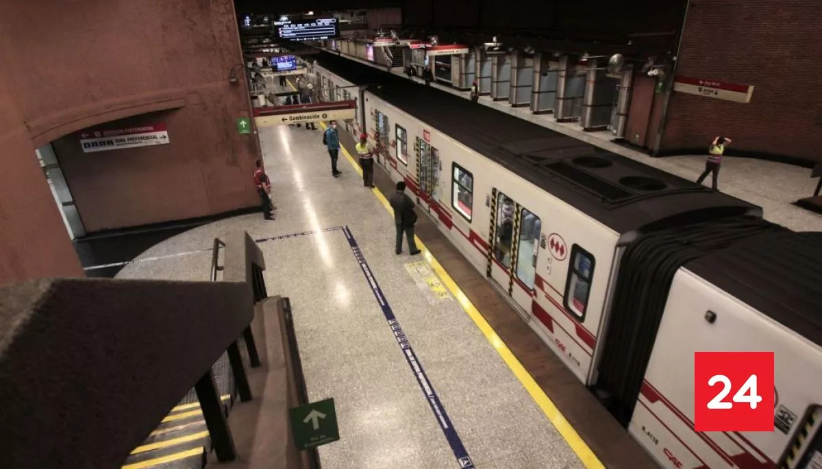 Alerta roja en Santiago por sistema frontal que causa inundaciones y cortes de luz