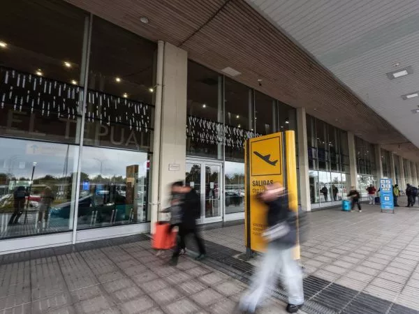 Evacúan aeropuerto El Tepual de Puerto Montt por amenaza de bomba en terminal aéreo