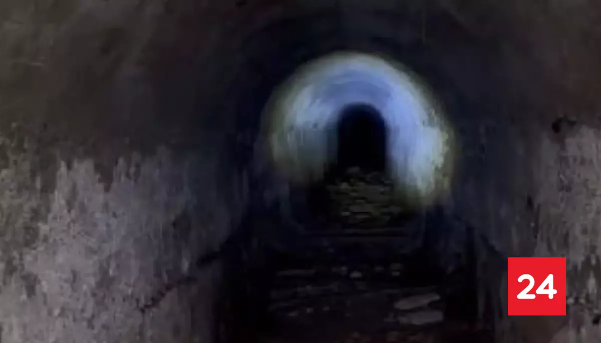 Socavón por lluvias deja al descubierto túnel oculto en San Felipe