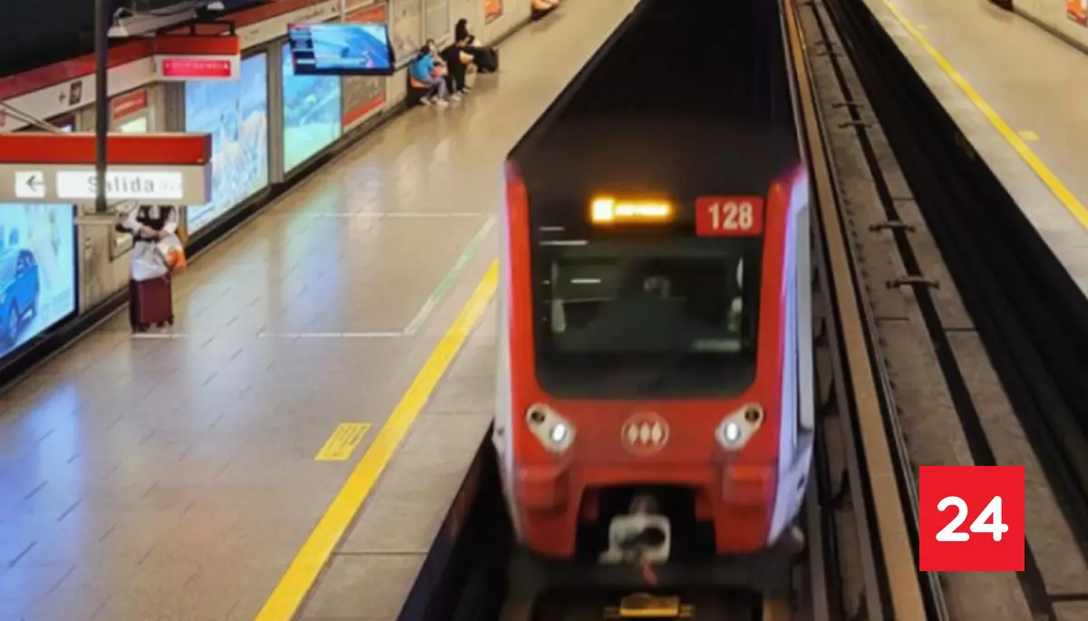 Metro de Santiago cierra accesos de estación Baquedano en Línea 1
