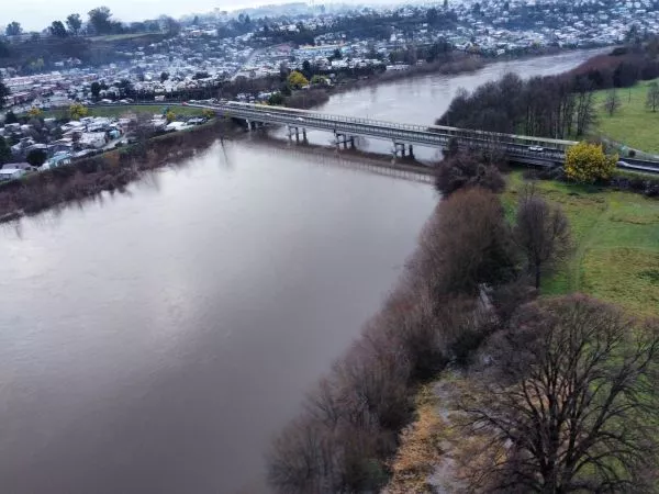 Detectan nueva contaminación en el río Rahue por descargas de aguas servidas en Osorno