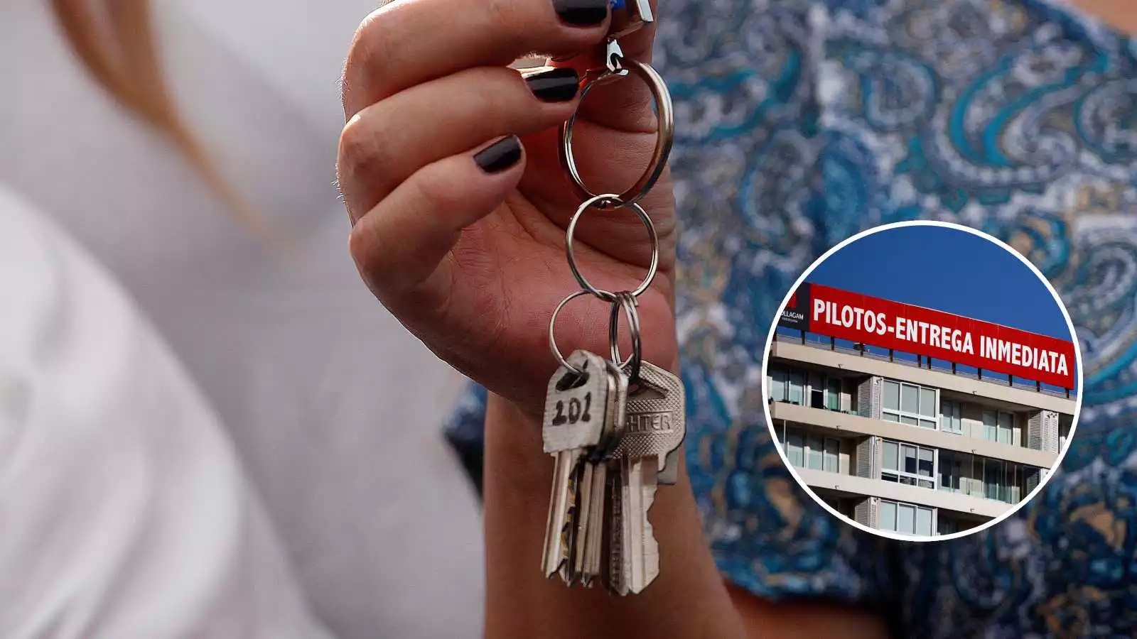 Llaves de una vivienda y publicidad de la entrega inmediata de departamentos