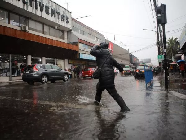 Sistema frontal en Ñuble deja 14 viviendas con daños y cortes de luz acotados