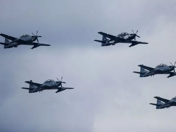 Aeronaves de la FACh sobrevolarán 12 comunas de la capital este lunes: esta es la razón
