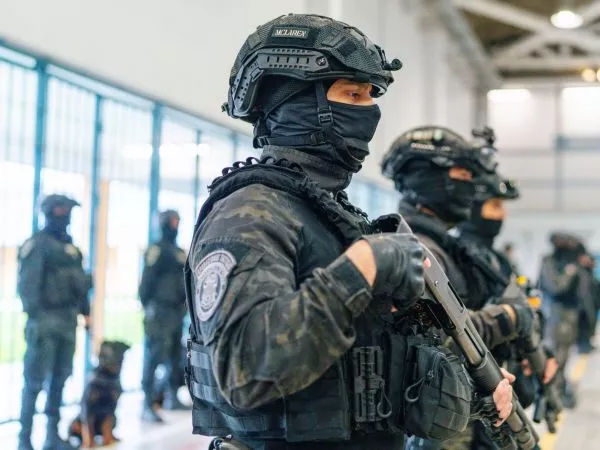 Detienen a sargento de Gendarmería en Valdivia por exigir pagos a reclusos a cambio de favores