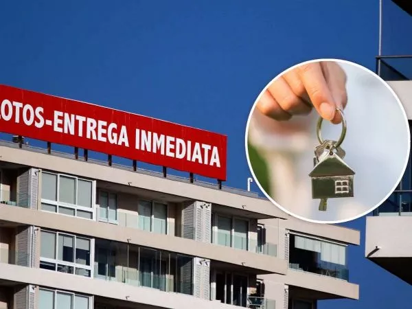 Letrero de venta de departamentos con entrega inmediata y una llave de una vivienda