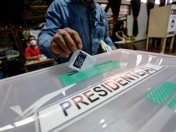 Boric lidera en el extranjero con 62%: estos son los resultados de la votación en el extranjero