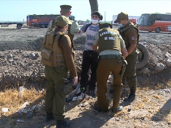 Detienen a joven con arma blanca y pistola de aire comprimido: En actividad de José Antonio Kast